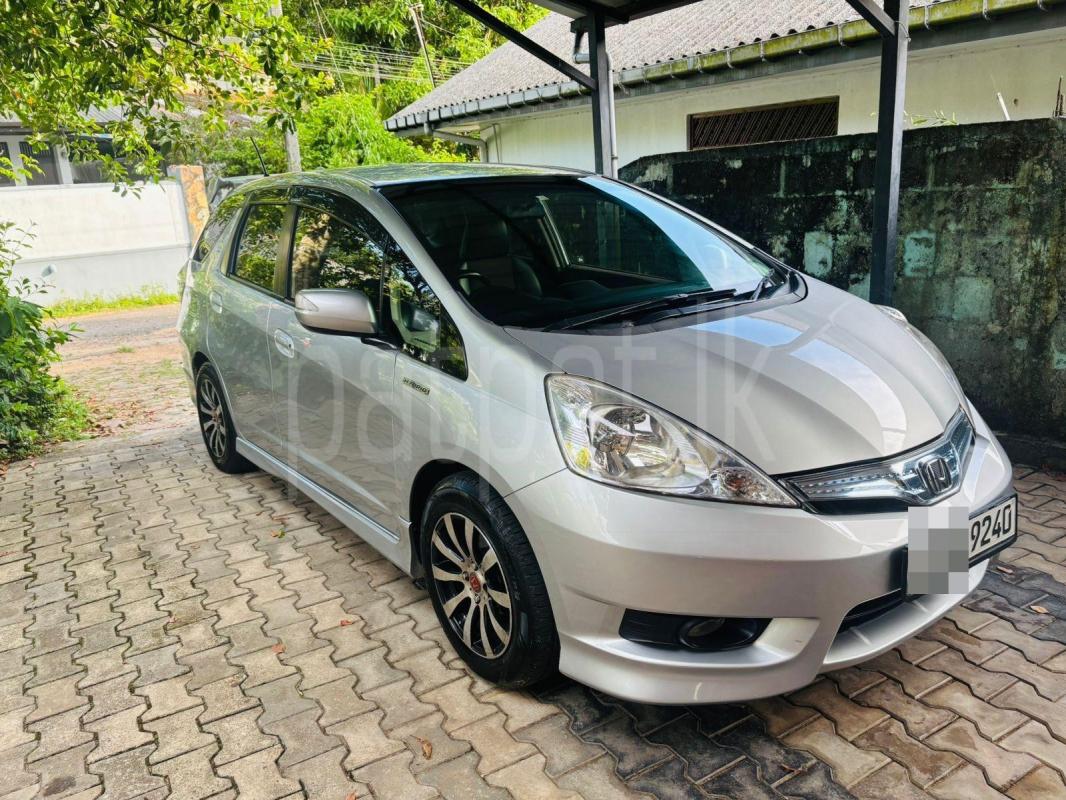 Honda FIT SHUTTLE 2013 - பயன்படுத்தப்பட்டது கார் sale in Sri Lanka - patpat.lk
