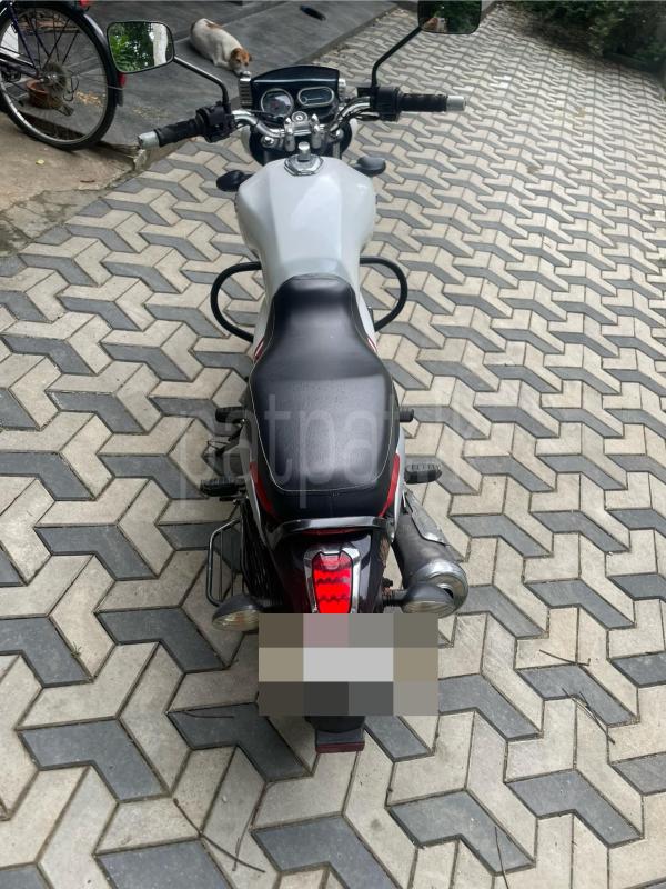 Bajaj V15 2016 - பயன்படுத்தப்பட்டது பைக் sale in Sri Lanka - patpat.lk
