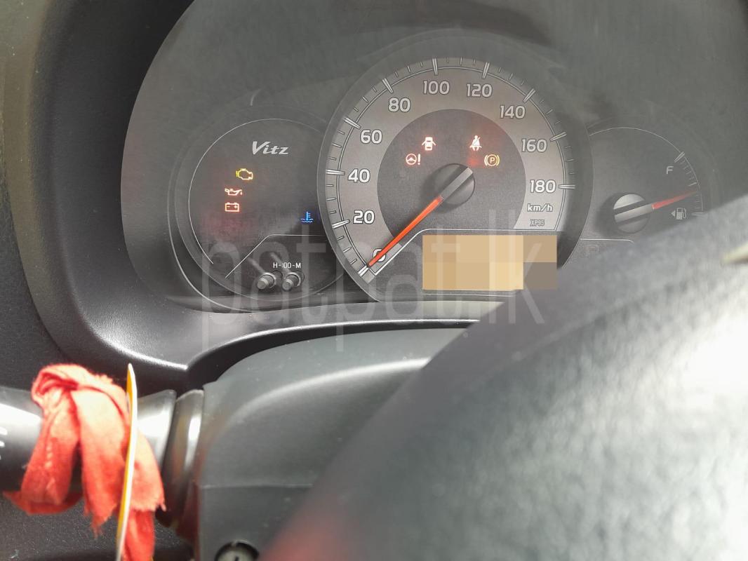 Toyota Vitz 2016 - பயன்படுத்தப்பட்டது கார் sale in Sri Lanka - patpat.lk