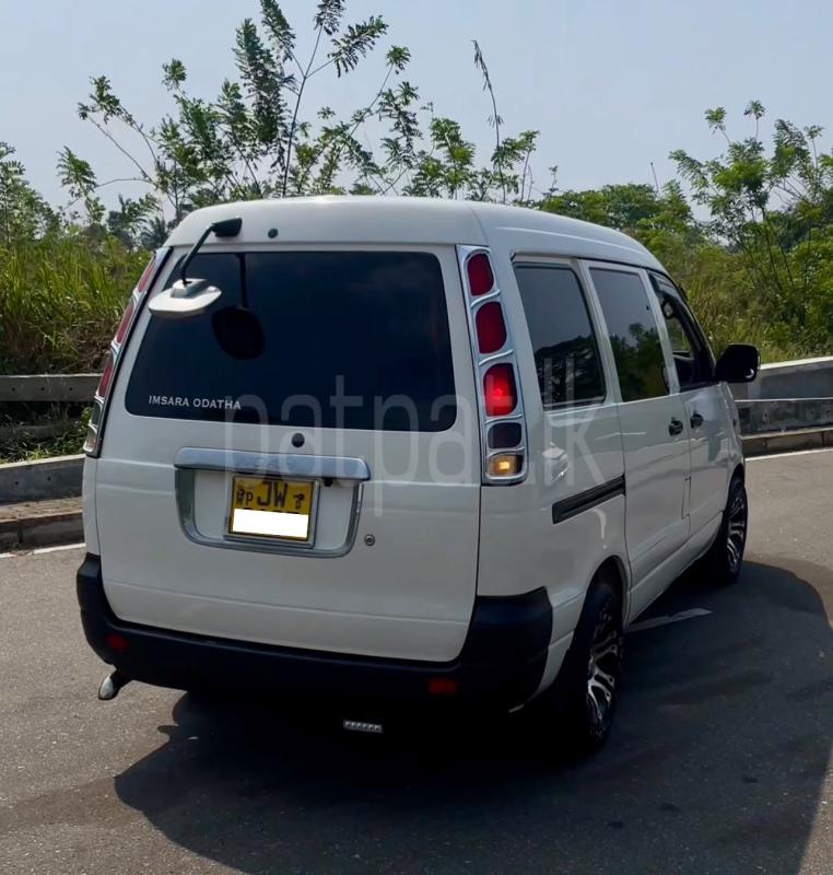 Toyota Noah 2000 - பயன்படுத்தப்பட்டது வேன் sale in Sri Lanka - patpat.lk