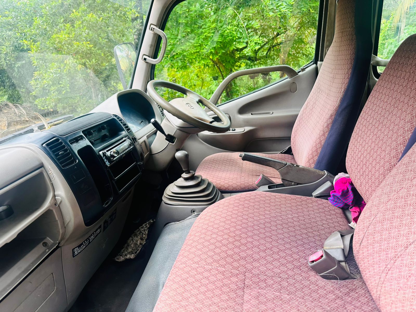 Toyota Dyna 2002 - பயன்படுத்தப்பட்டது டிரக் sale in Sri Lanka - patpat.lk