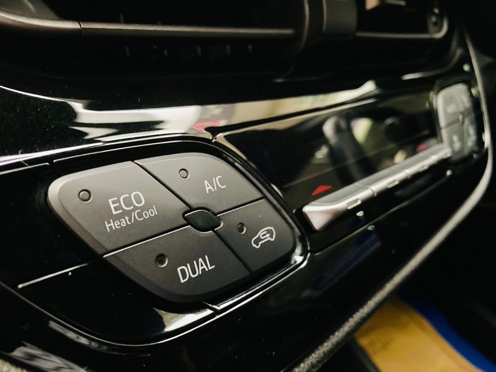 Toyota CHR 2017 - பயன்படுத்தப்பட்டது SUV sale in Sri Lanka - patpat.lk