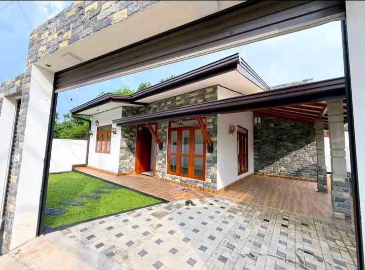 House for Sale in Athurugiriya