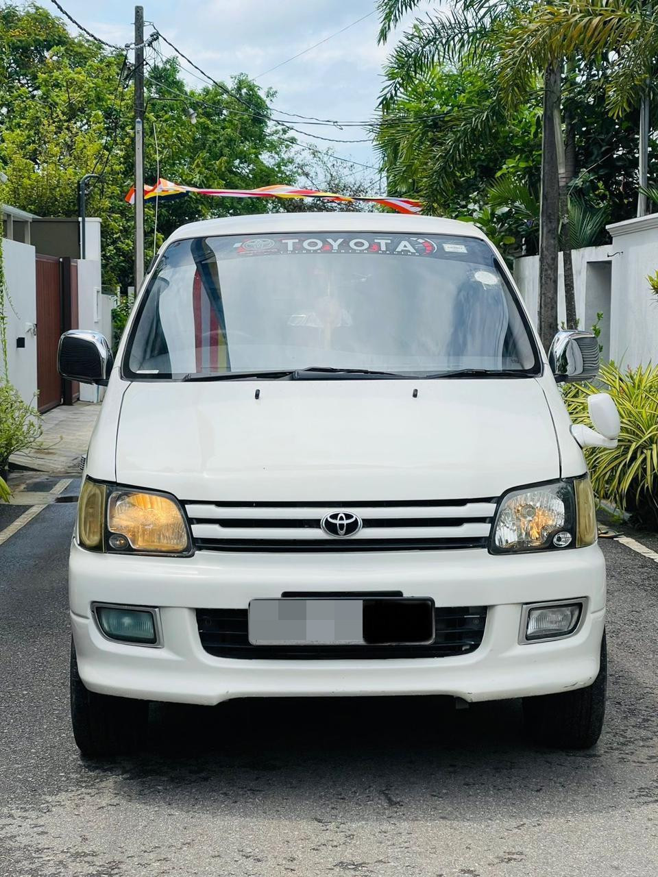 Toyota Noah 1997 - மறுசீரமைக்கப்பட்டது வேன் sale in Sri Lanka - patpat.lk