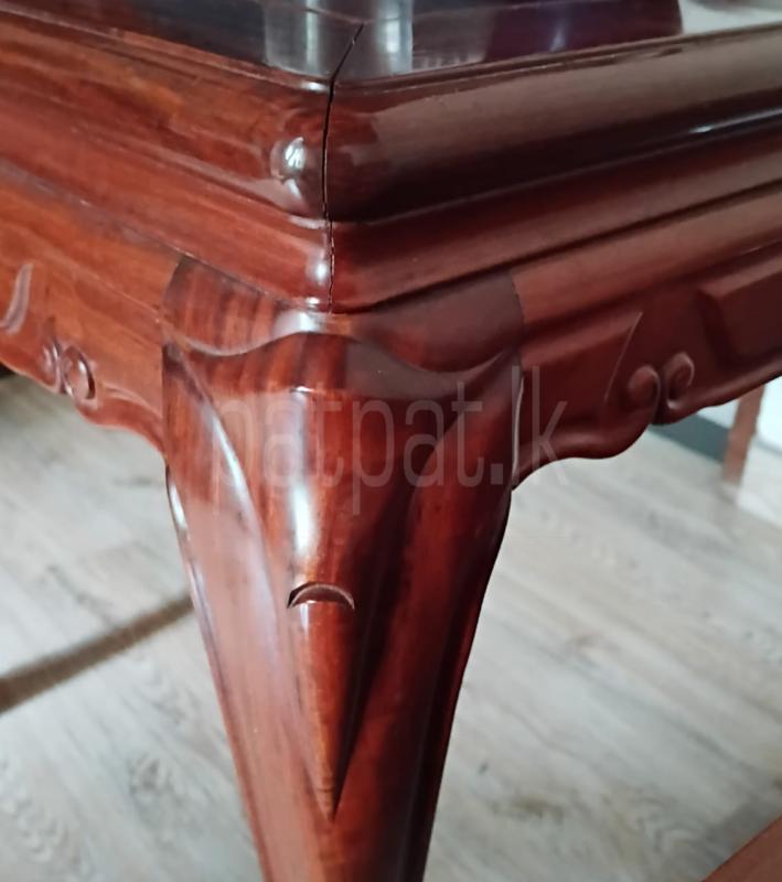 "Waisted" Style ​This table features a classic "Waisted" design (known in Chinese as Shu Yao).