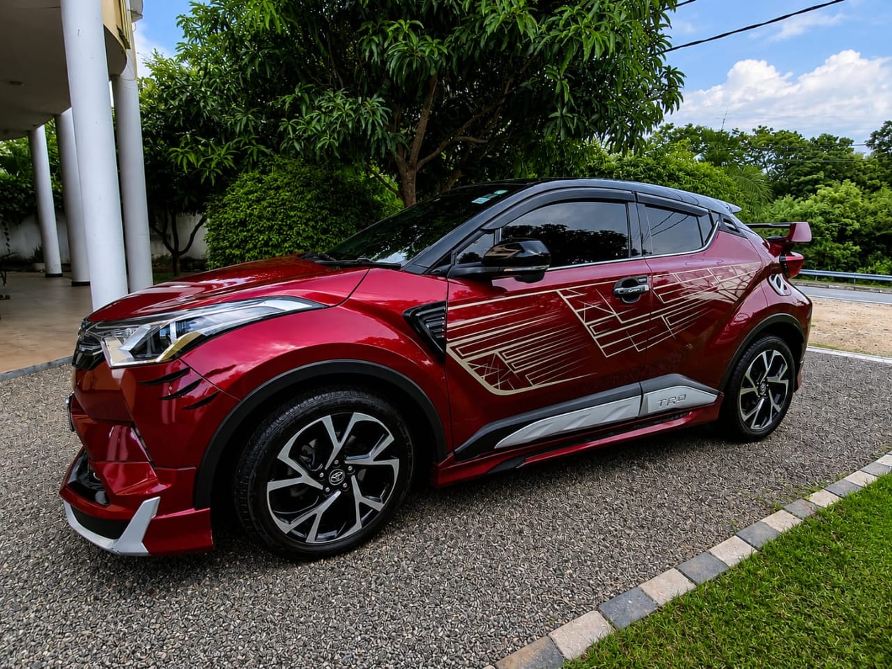 Toyota CHR 2017 - Used SUV sale in Sri Lanka - patpat.lk