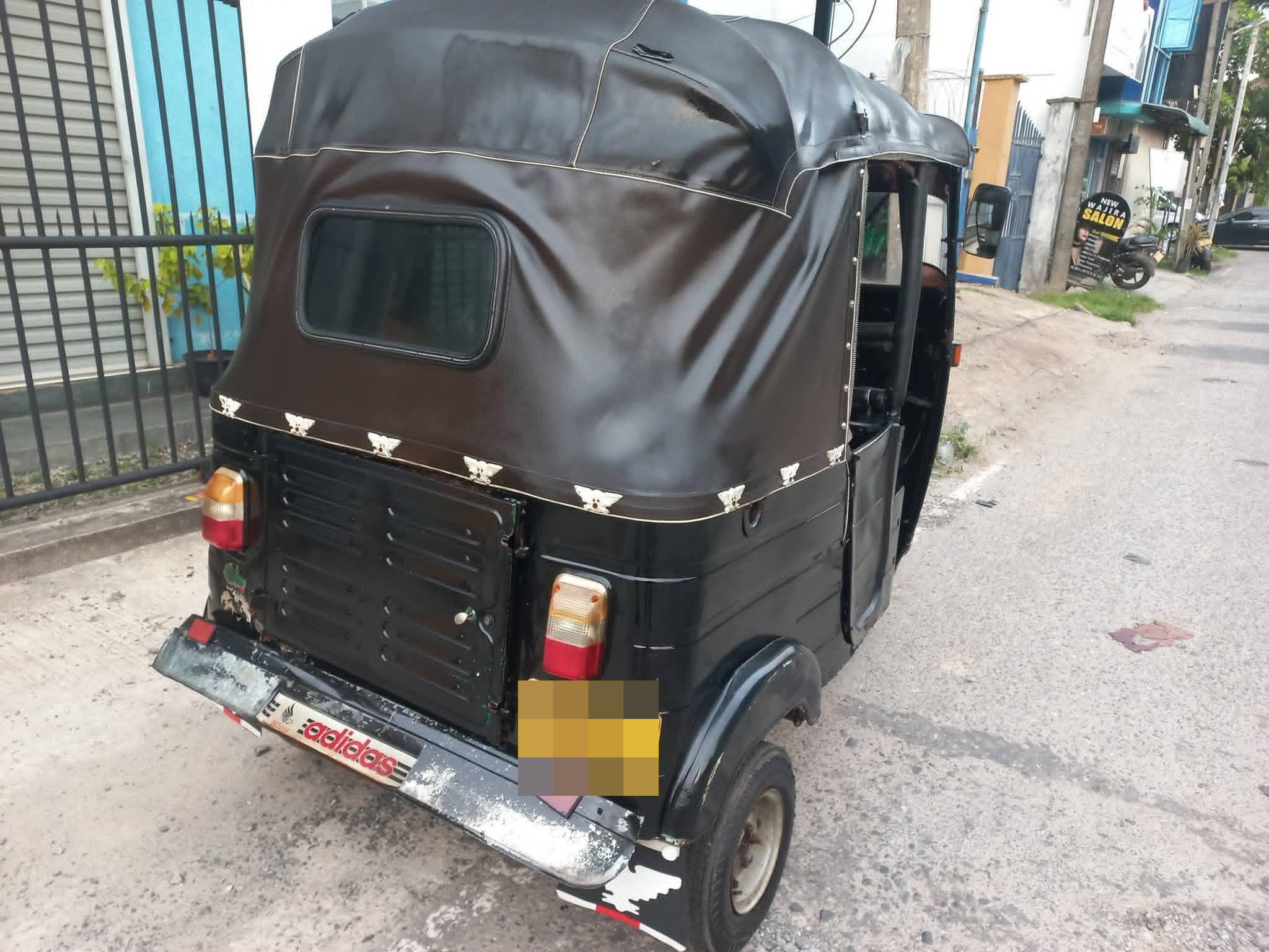 Bajaj Three Wheel 2006 - பயன்படுத்தப்பட்டது முச்சக்கர வண்டி sale in Sri Lanka - patpat.lk