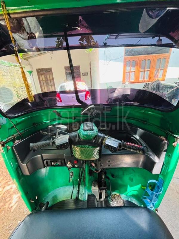 Bajaj Three Wheel 2012 - பயன்படுத்தப்பட்டது முச்சக்கர வண்டி sale in Sri Lanka - patpat.lk