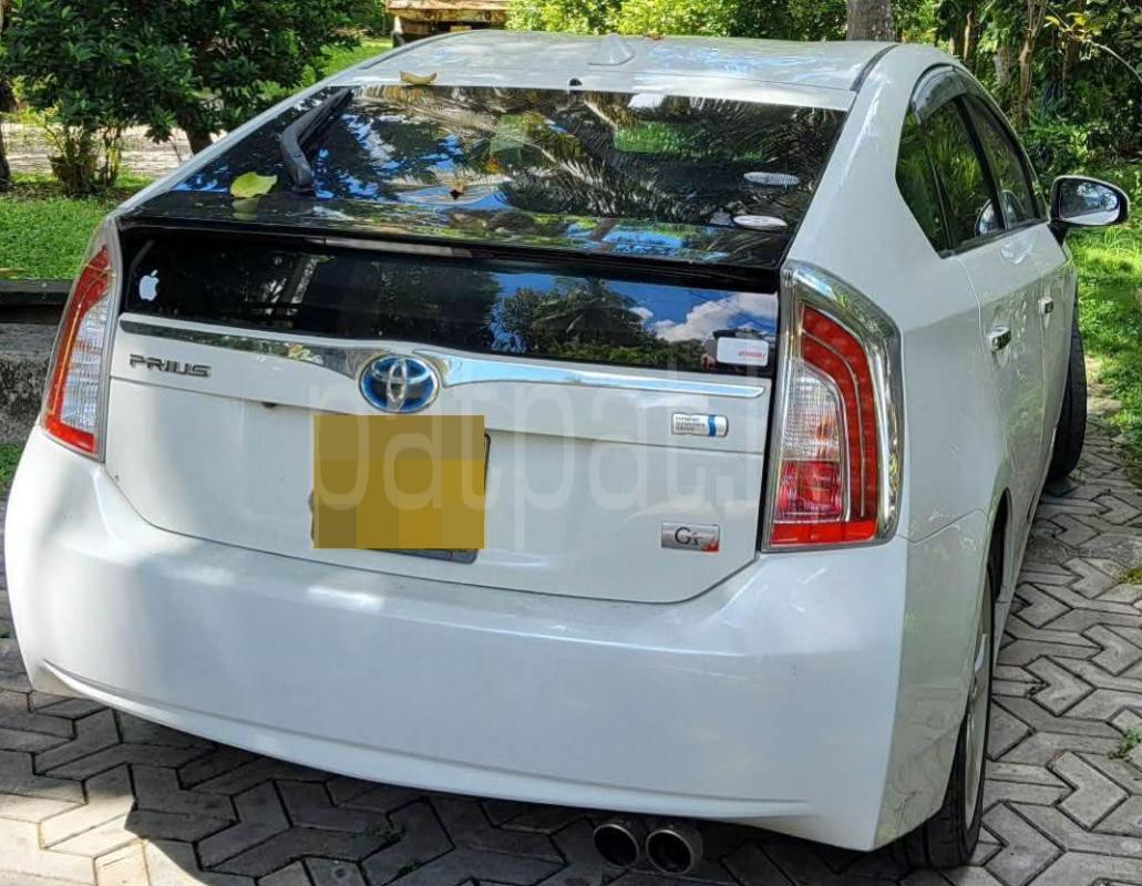 Toyota Prius 2014 - භාවිතා කරන ලද කාර් sale in Sri Lanka - patpat.lk