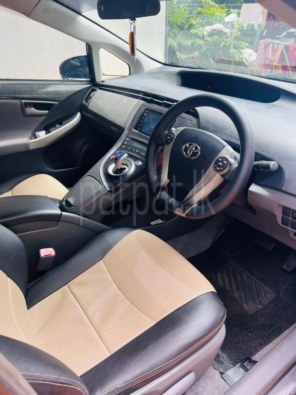 Toyota Prius 2011 - பயன்படுத்தப்பட்டது கார் sale in Sri Lanka - patpat.lk