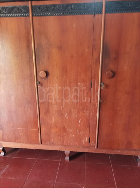 SOLID TEAK 3  DOOR ALMARAH