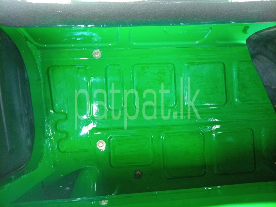Bajaj 4 stroke 2015 - பயன்படுத்தப்பட்டது முச்சக்கர வண்டி sale in Sri Lanka - patpat.lk