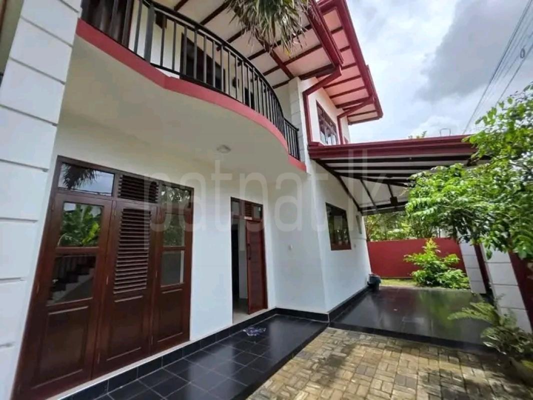 House for Sale in Bandaragama ads-image-1