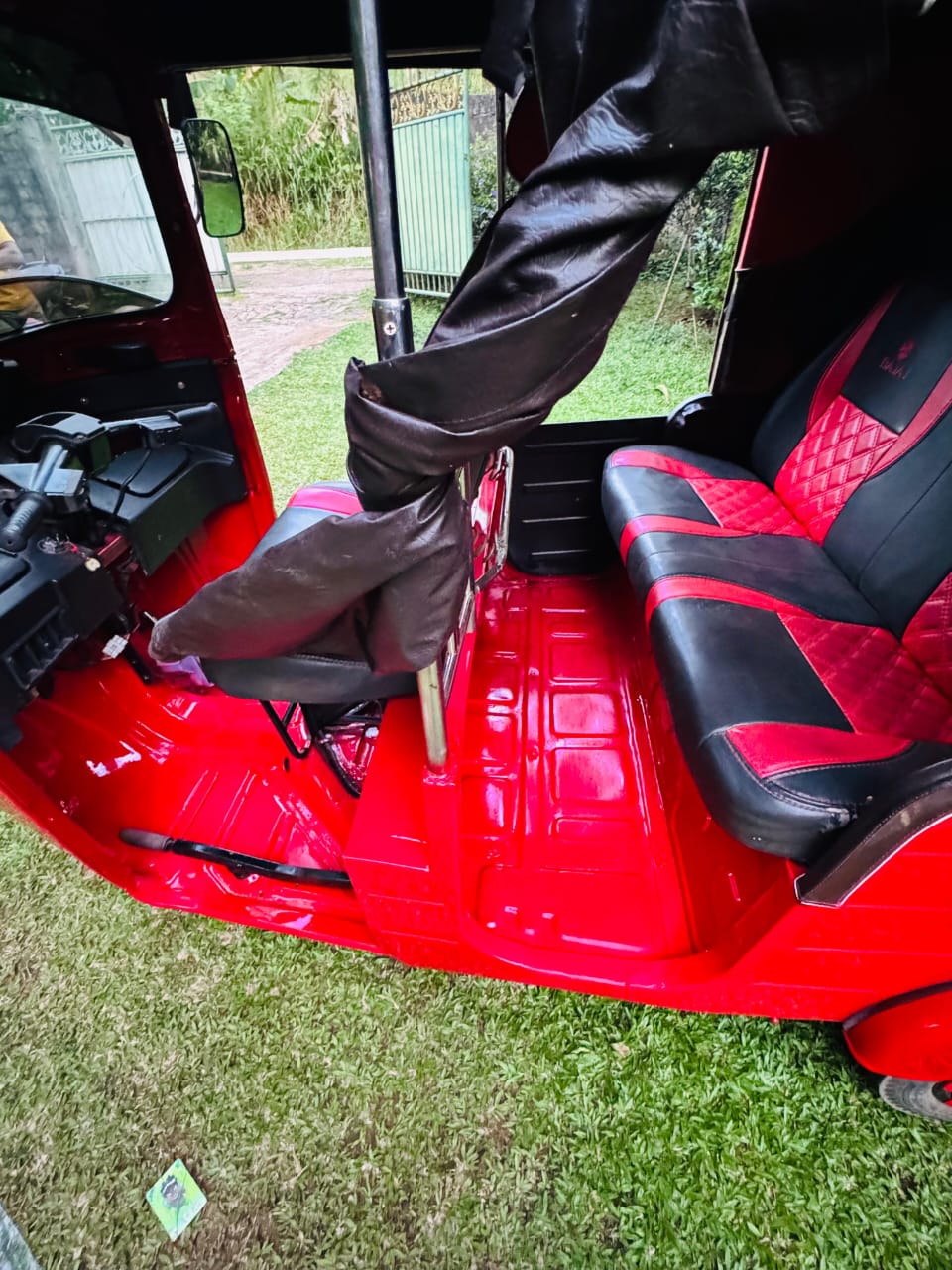 Bajaj Three Wheel 2015 - භාවිතා කරන ලද ත්‍රිරෝද රථය sale in Sri Lanka - patpat.lk