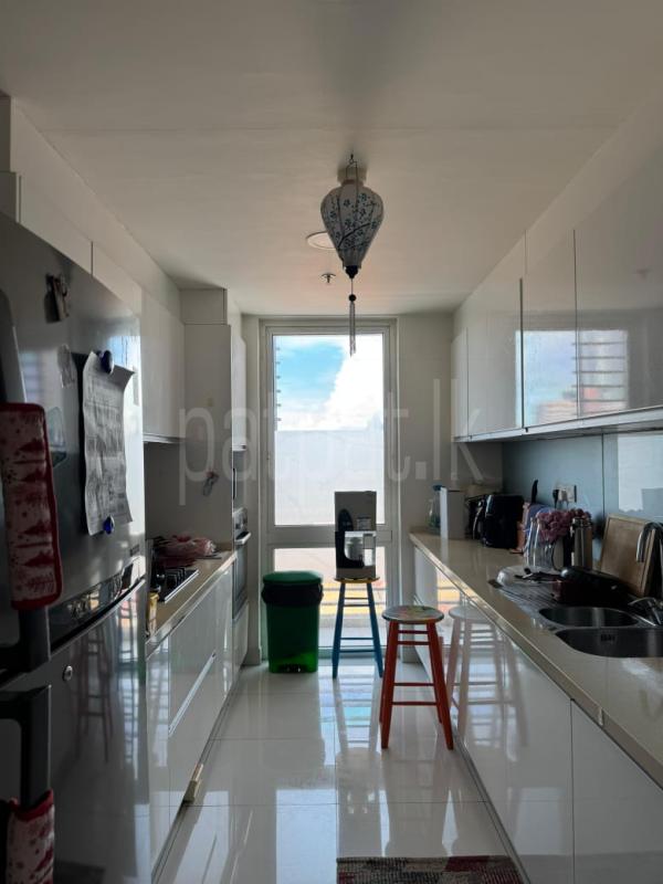 Semi Luxury Apartment for Sale in Bambalapitiya (Colombo 04)