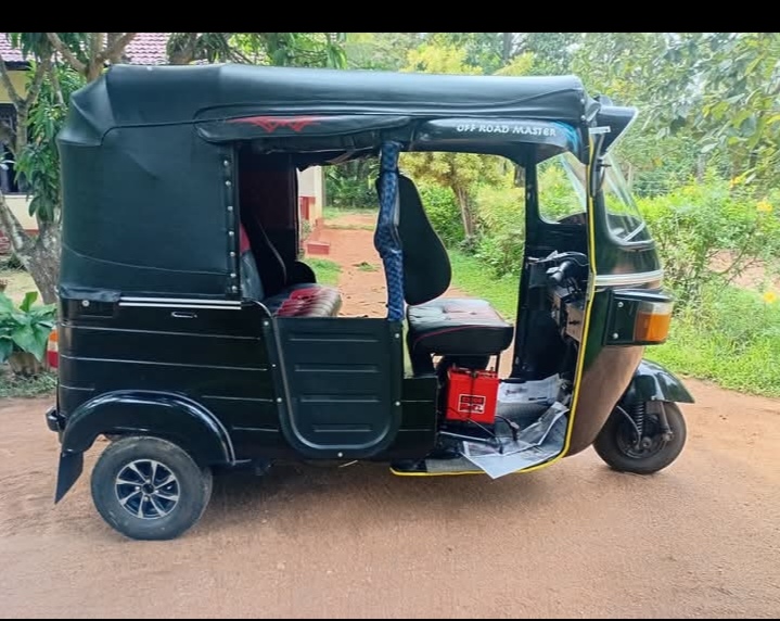 Bajaj Three Wheel 2012 - பயன்படுத்தப்பட்டது முச்சக்கர வண்டி sale in Sri Lanka - patpat.lk