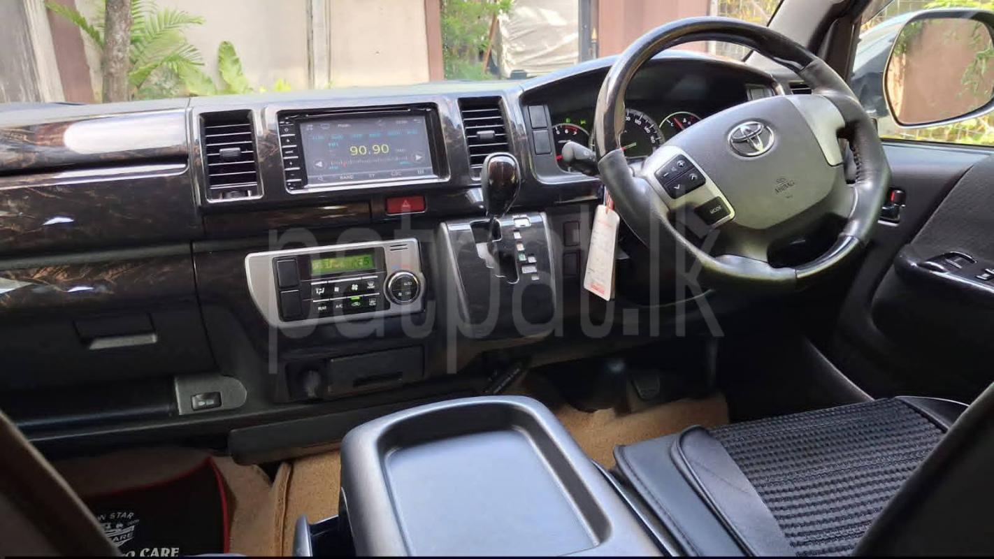 Toyota Hiace 2017 - பயன்படுத்தப்பட்டது வேன் sale in Sri Lanka - patpat.lk