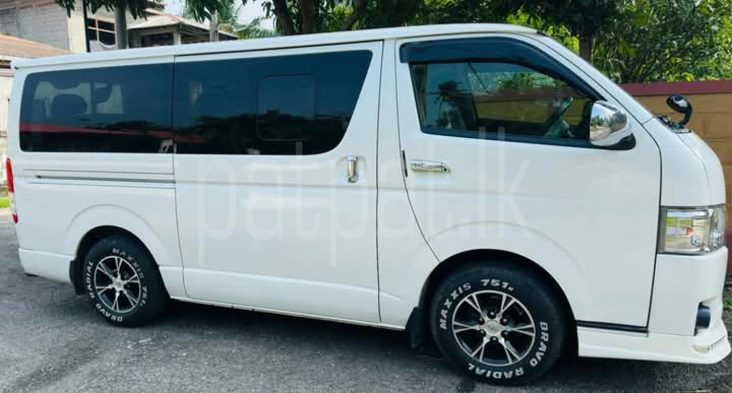 Toyota Hiace 2015 - பயன்படுத்தப்பட்டது வேன் sale in Sri Lanka - patpat.lk