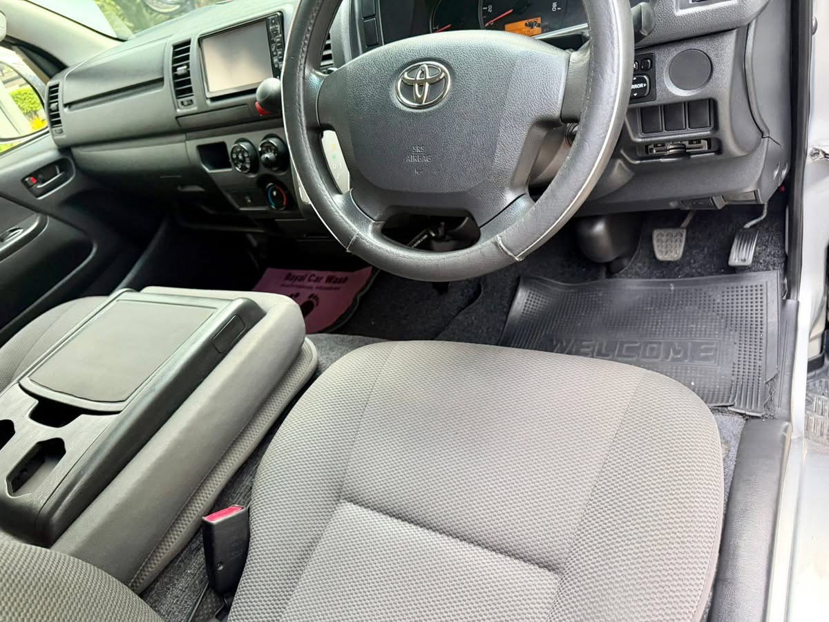 Toyota Hiace 2016 - மறுசீரமைக்கப்பட்டது வேன் sale in Sri Lanka - patpat.lk