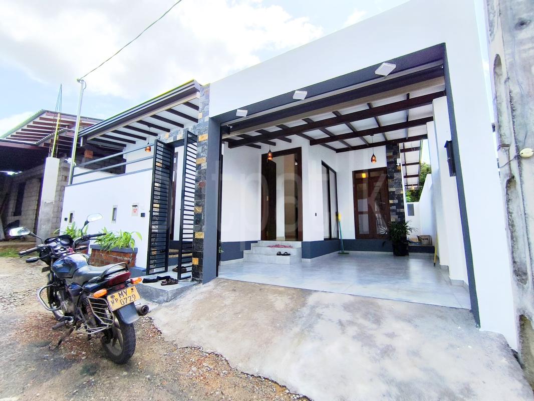 House for Sale in Athurugiriya