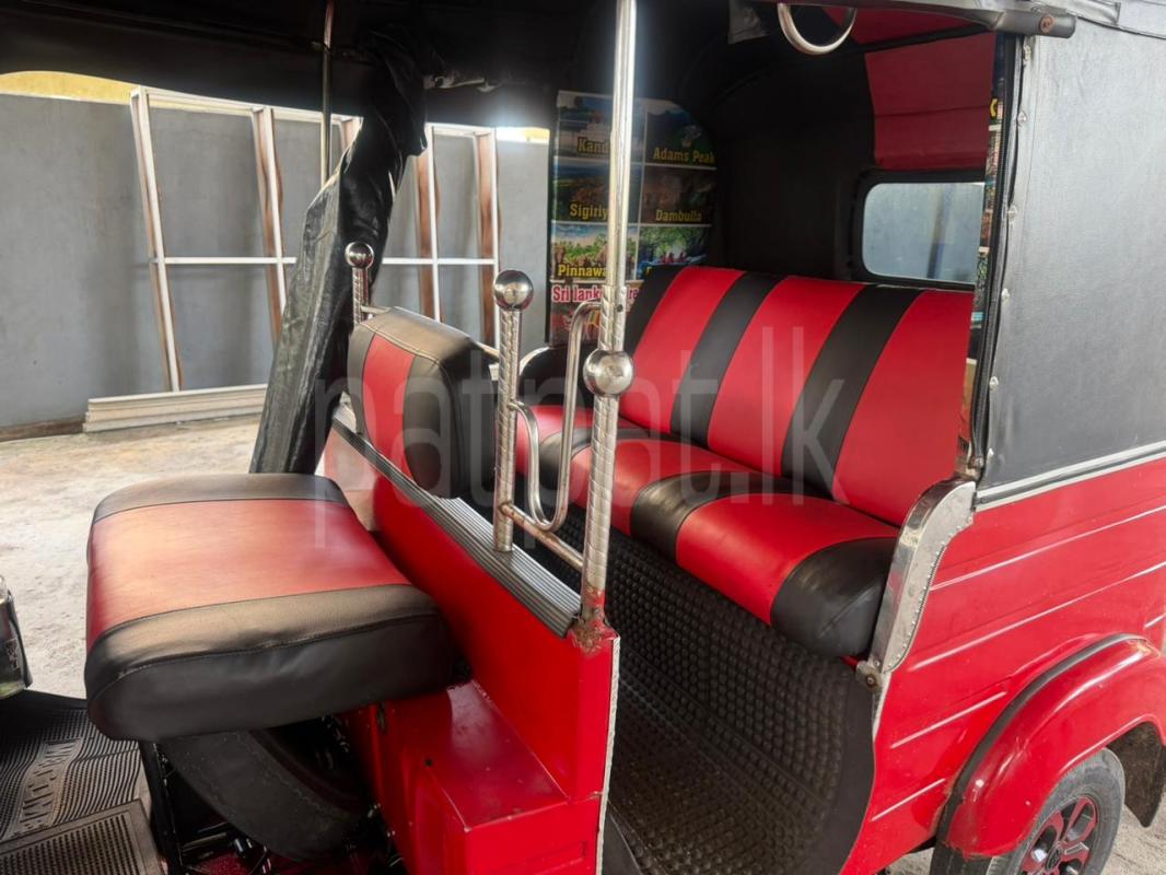 Bajaj Three Wheel 2011 - பயன்படுத்தப்பட்டது முச்சக்கர வண்டி sale in Sri Lanka - patpat.lk