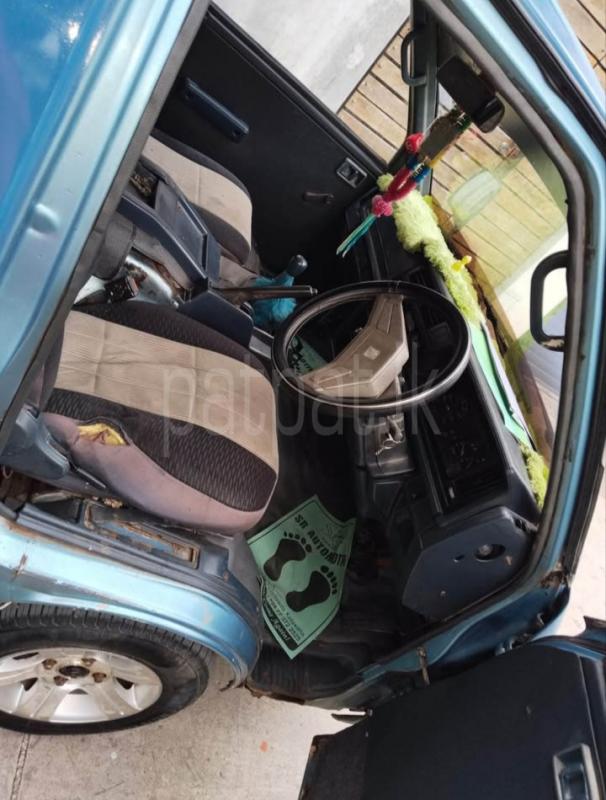 Nissan Largo 1990 - භාවිතා කරන ලද වෑන් රථය sale in Sri Lanka - patpat.lk