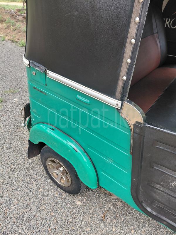 Bajaj Three Wheel 2016 - பயன்படுத்தப்பட்டது முச்சக்கர வண்டி sale in Sri Lanka - patpat.lk