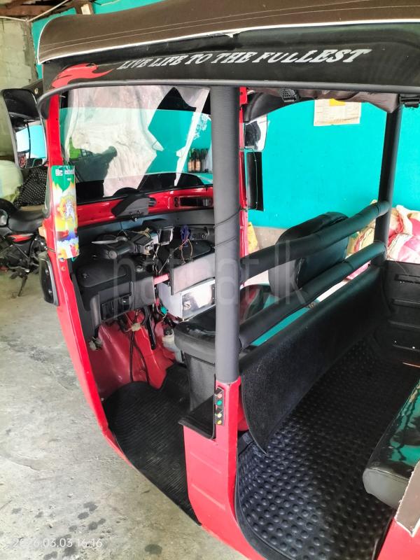 Bajaj 4 stroke 2015 - பயன்படுத்தப்பட்டது முச்சக்கர வண்டி sale in Sri Lanka - patpat.lk