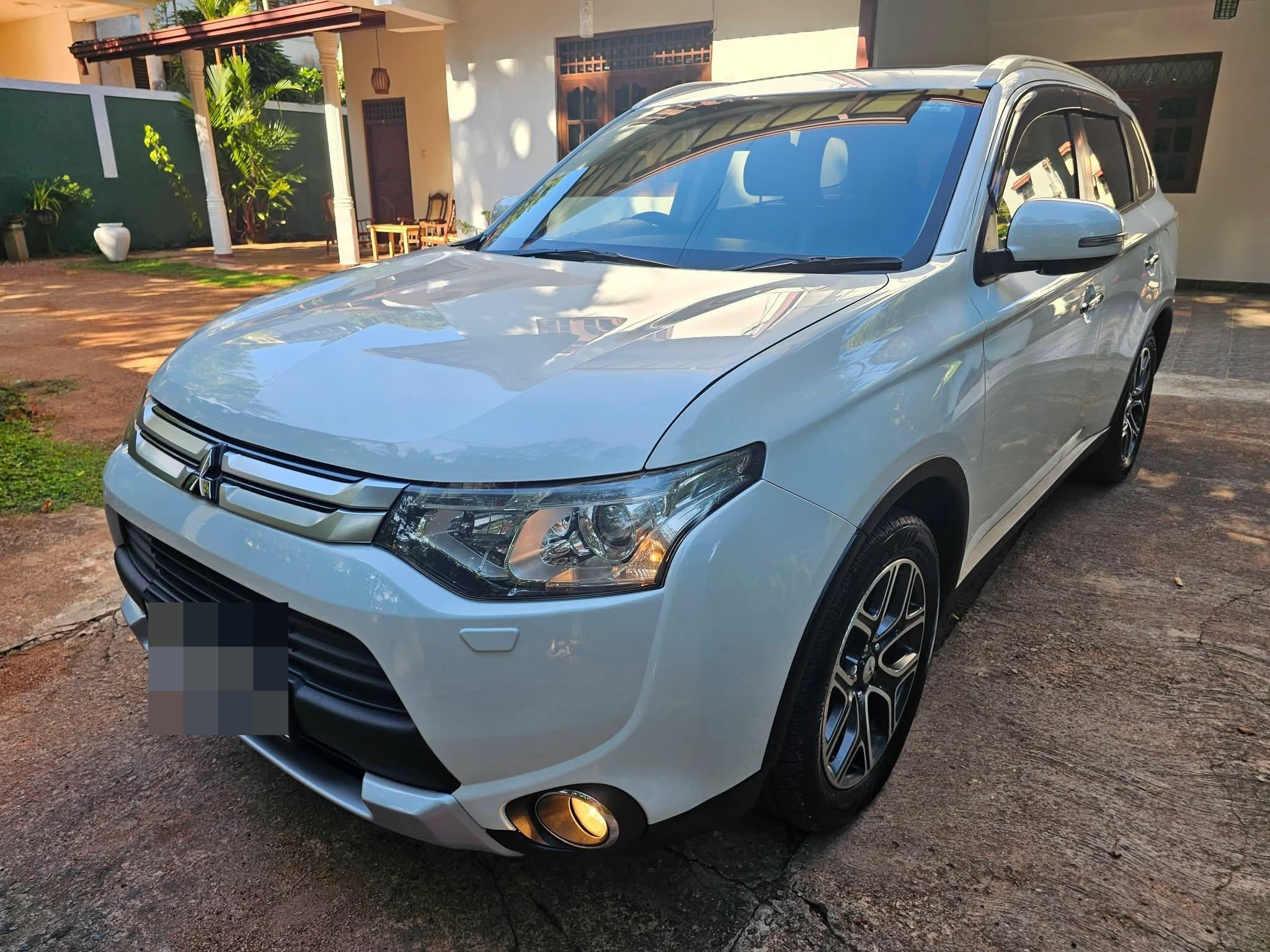 Mitsubishi Outlander 2014 - භාවිතා කරන ලද SUV රථය sale in Sri Lanka - patpat.lk