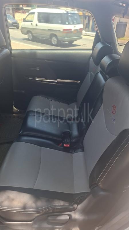 Toyota Prius 2015 - பயன்படுத்தப்பட்டது கார் sale in Sri Lanka - patpat.lk
