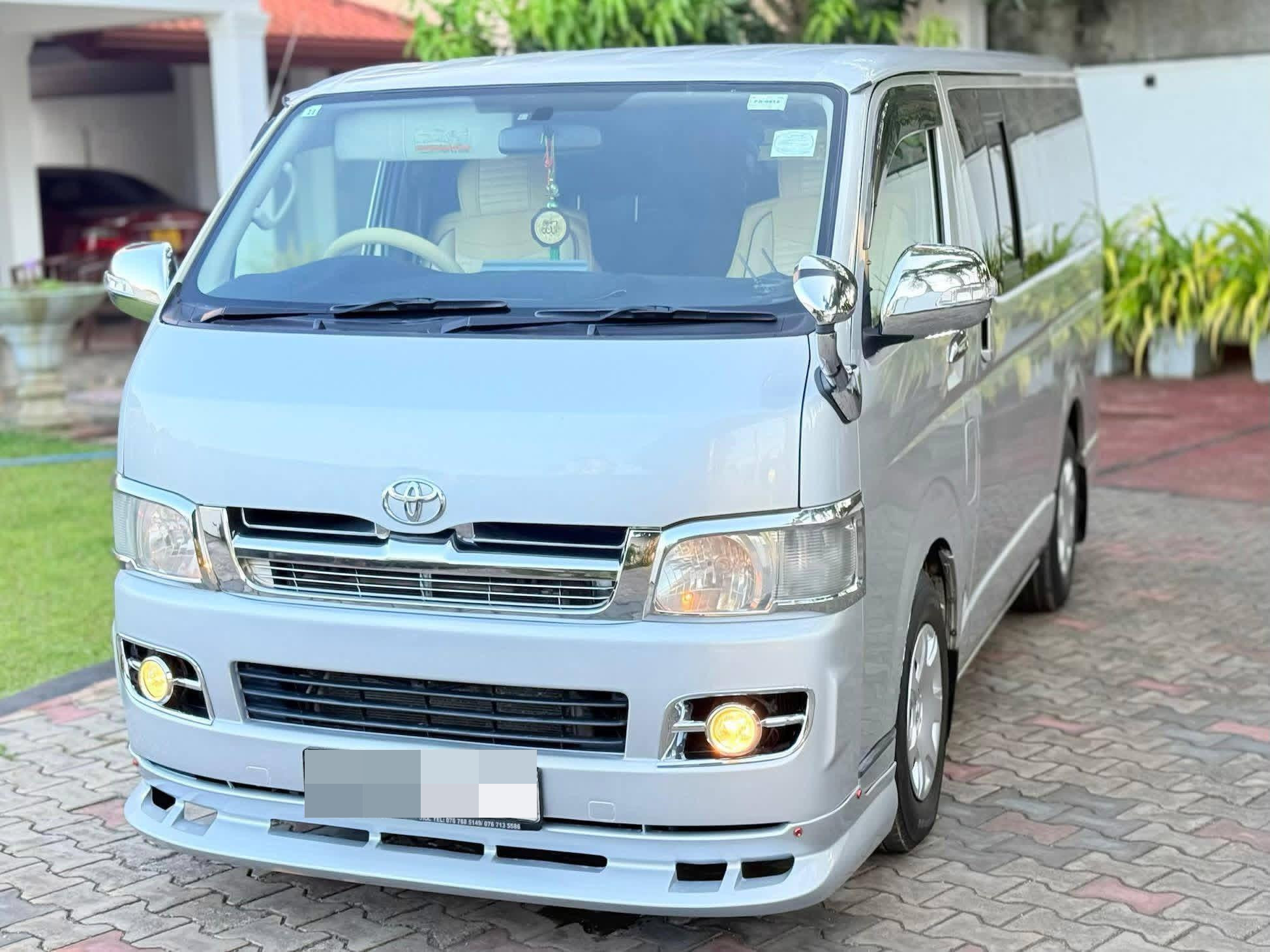 Toyota Hiace 2006 - பயன்படுத்தப்பட்டது வேன் sale in Sri Lanka - patpat.lk