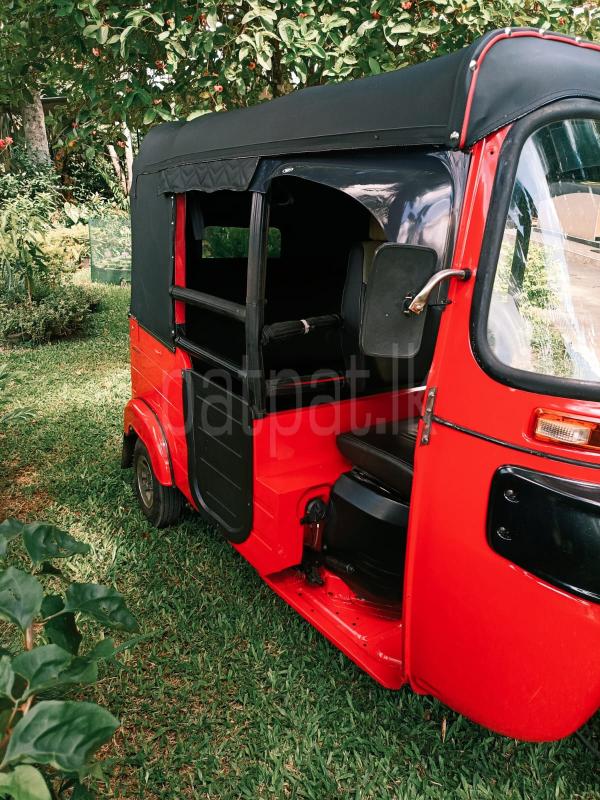 Bajaj Three Wheel 2017 - பயன்படுத்தப்பட்டது முச்சக்கர வண்டி sale in Sri Lanka - patpat.lk