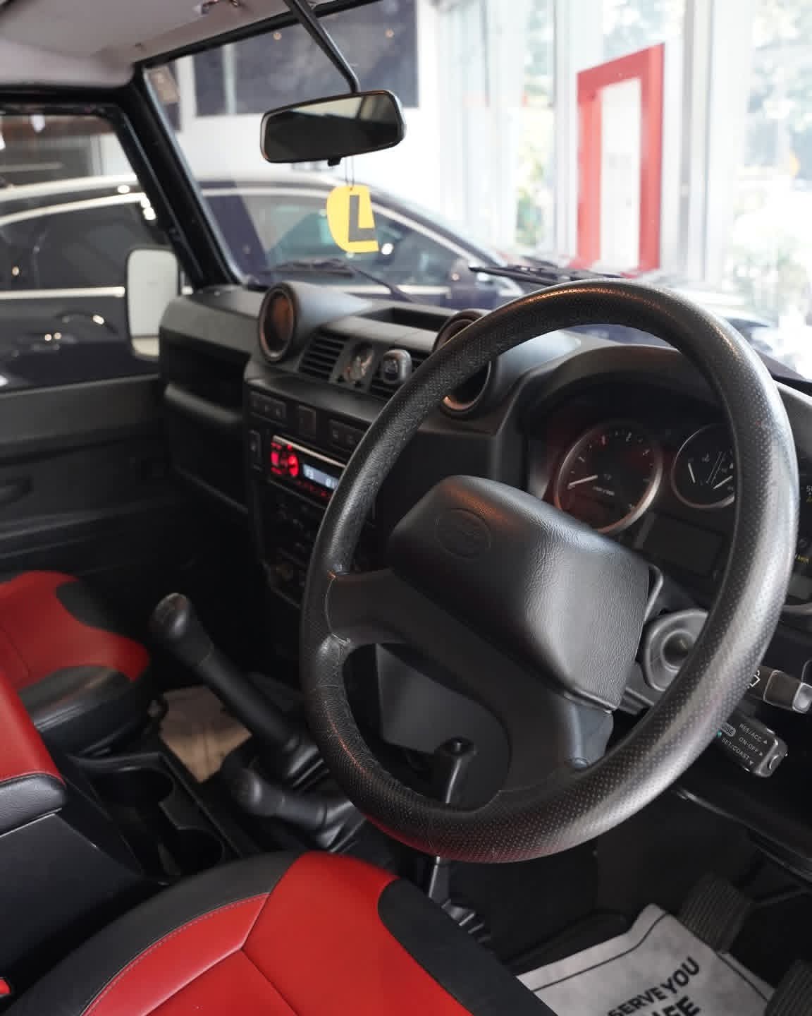 Land Rover Defender 2016 - භාවිතා කරන ලද SUV රථය sale in Sri Lanka - patpat.lk