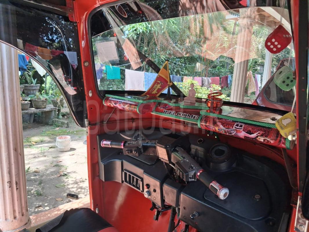Bajaj Three Wheel 2011 - பயன்படுத்தப்பட்டது முச்சக்கர வண்டி sale in Sri Lanka - patpat.lk