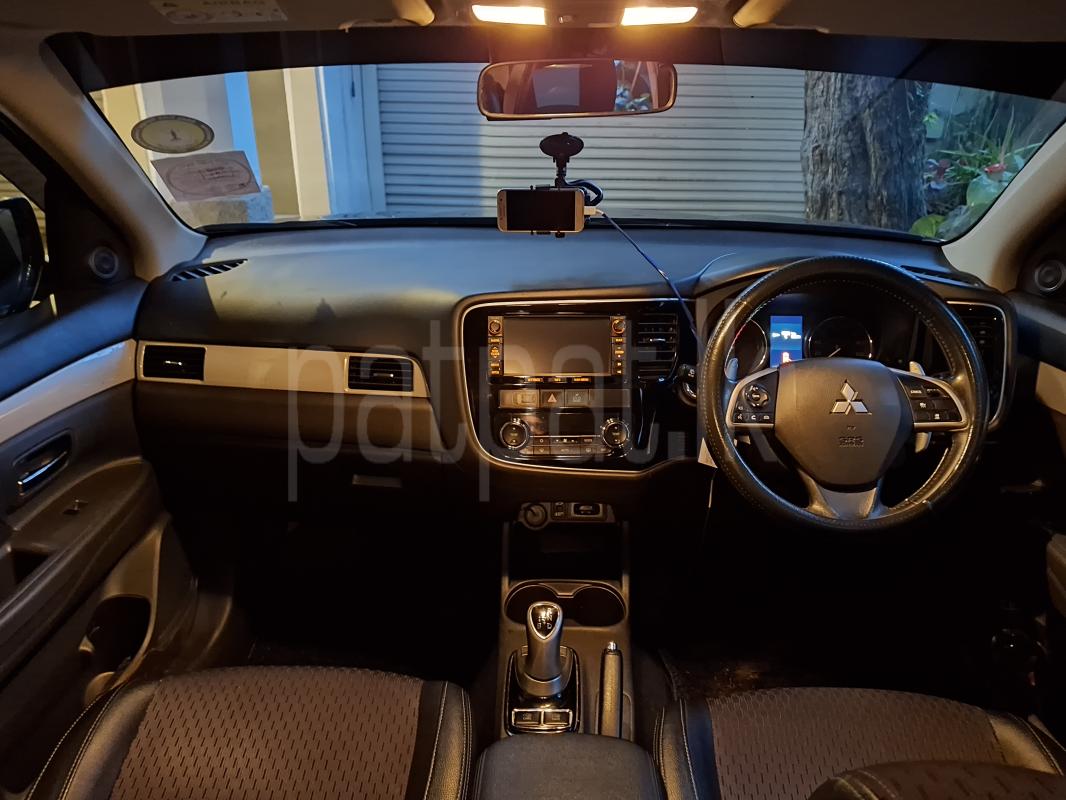 Mitsubishi Outlander 2015 - பயன்படுத்தப்பட்டது SUV sale in Sri Lanka - patpat.lk