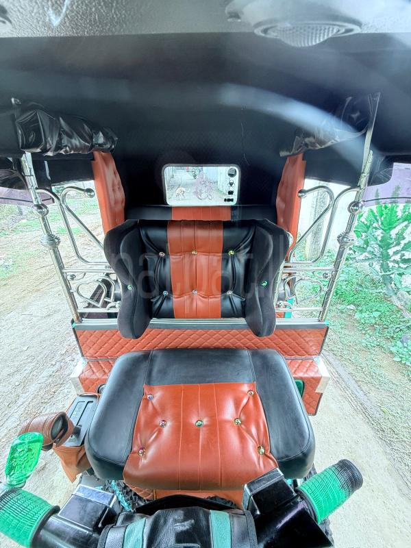 Bajaj 4 stroke 2015 - பயன்படுத்தப்பட்டது முச்சக்கர வண்டி sale in Sri Lanka - patpat.lk