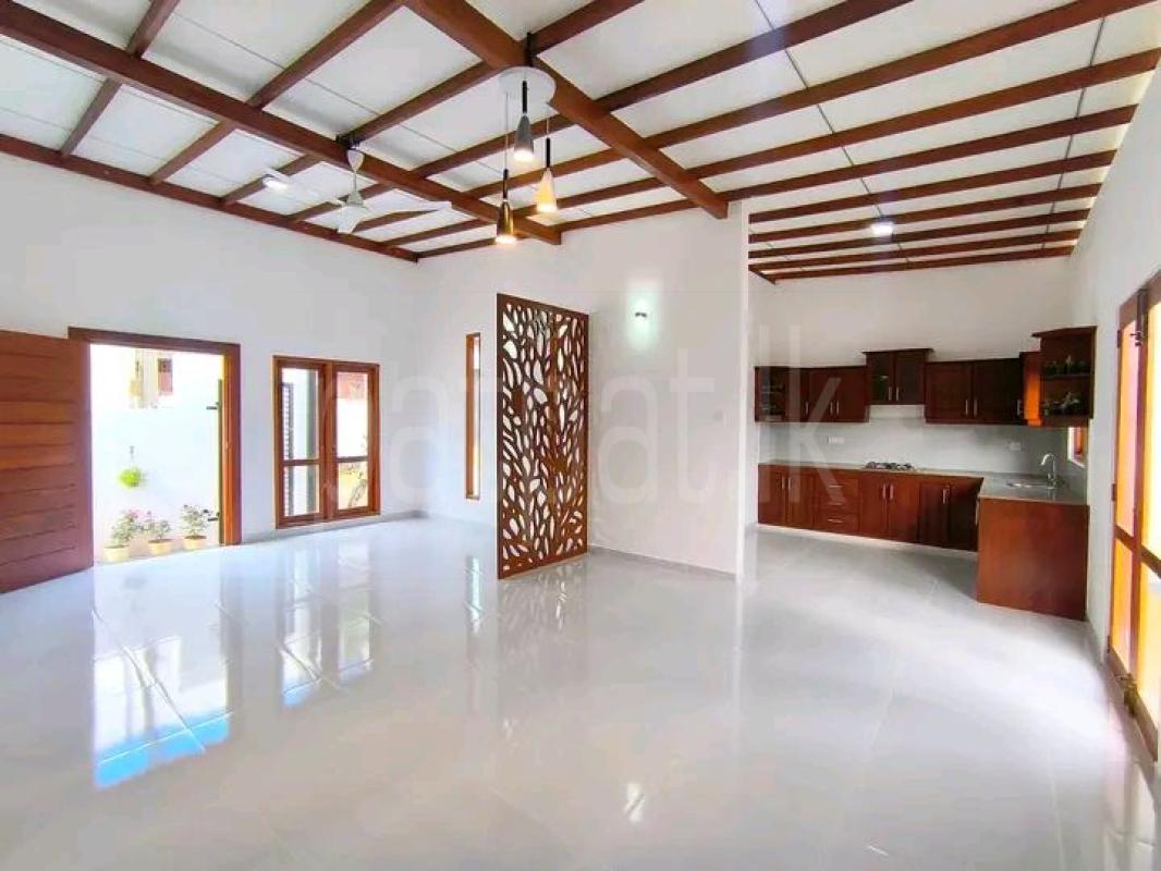 House for Sale in Athurugiriya