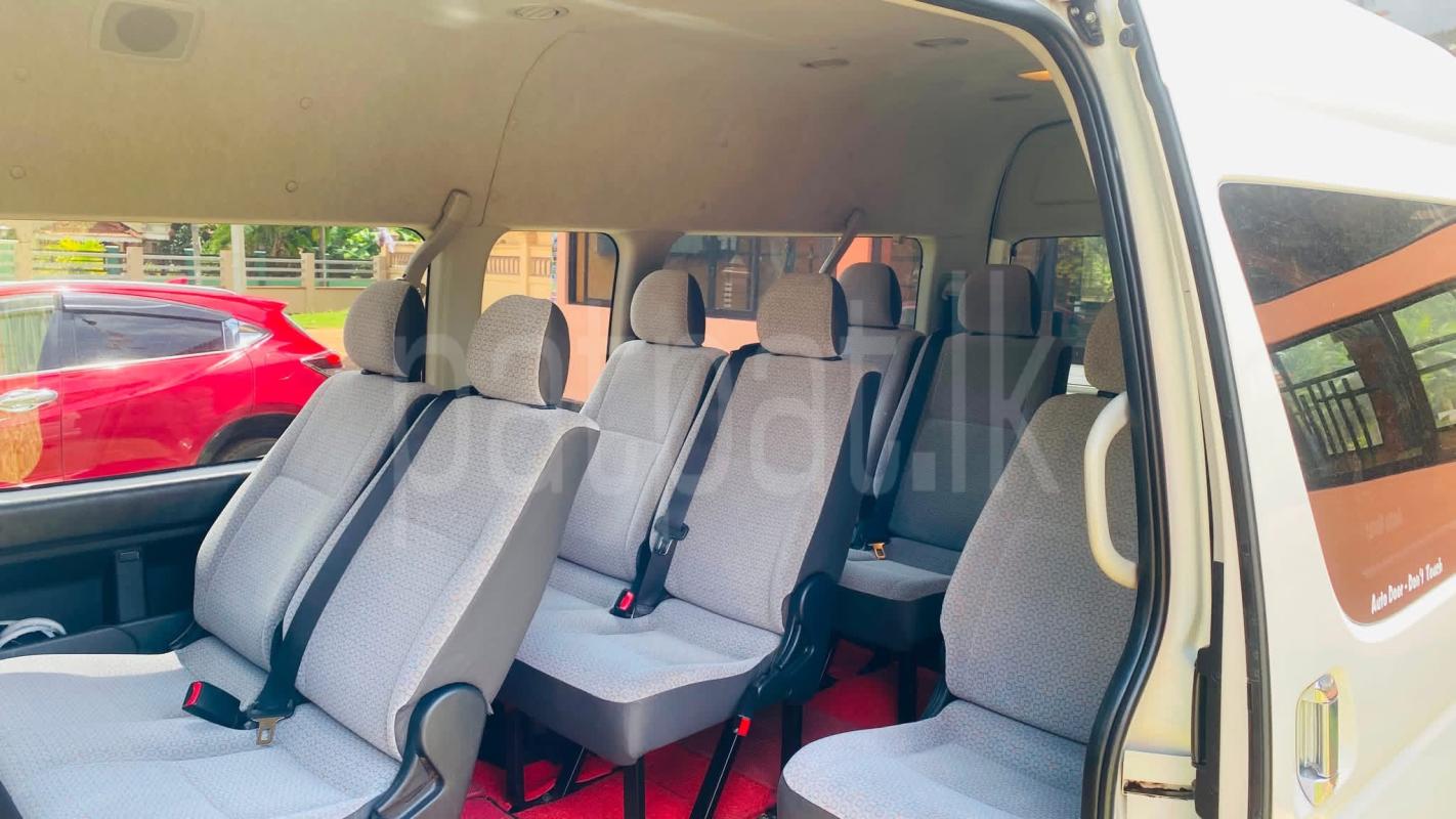 Toyota Hiace 2017 - භාවිතා කරන ලද වෑන් රථය sale in Sri Lanka - patpat.lk