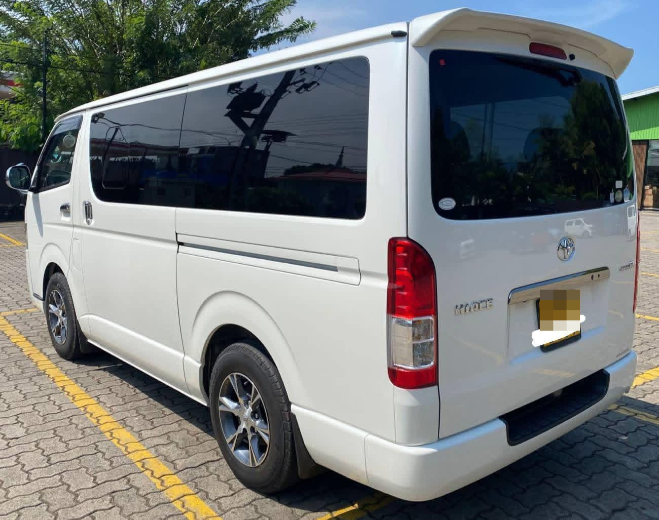 Toyota Hiace 2015 - பயன்படுத்தப்பட்டது வேன் sale in Sri Lanka - patpat.lk
