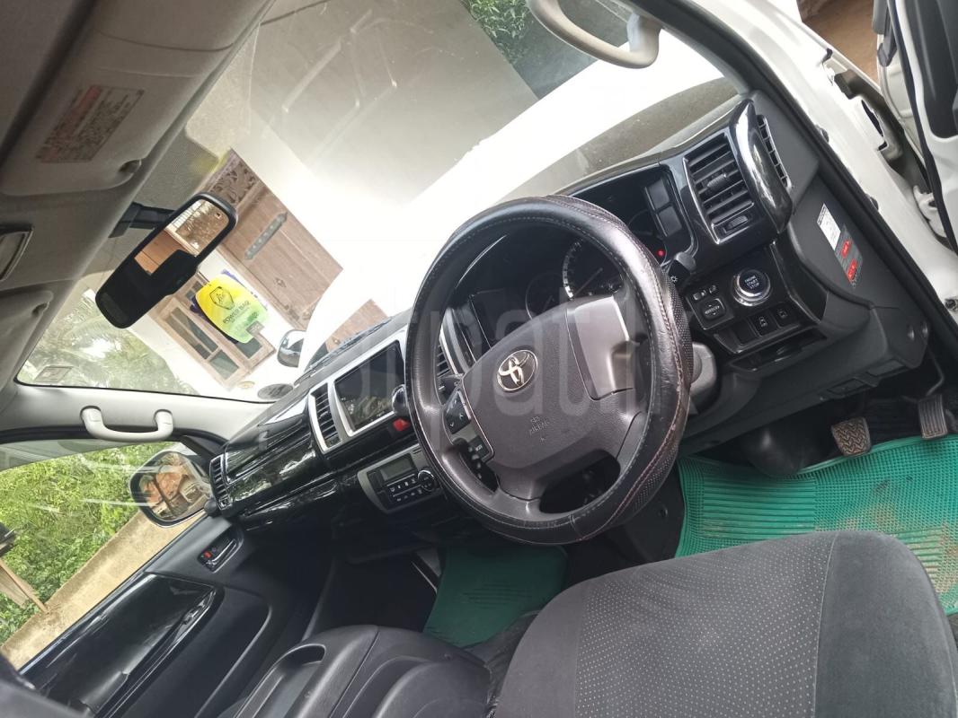 Toyota Hiace 2014 - பயன்படுத்தப்பட்டது வேன் sale in Sri Lanka - patpat.lk
