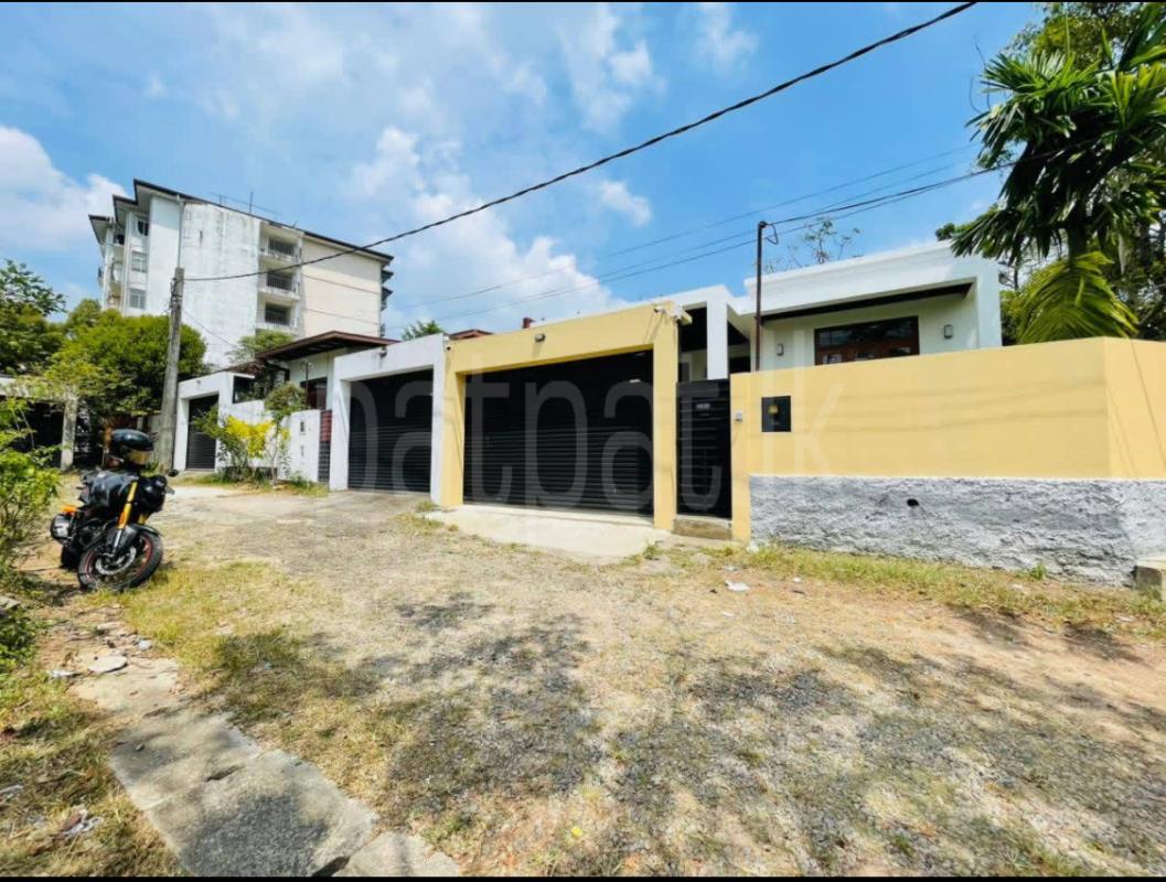 House for Sale in Athurugiriya