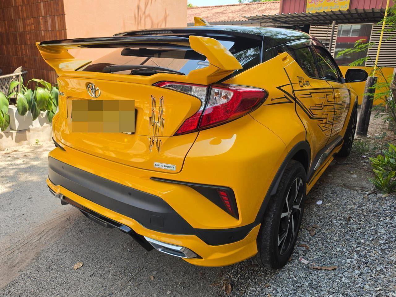 Toyota CHR 2018 - பயன்படுத்தப்பட்டது SUV sale in Sri Lanka - patpat.lk