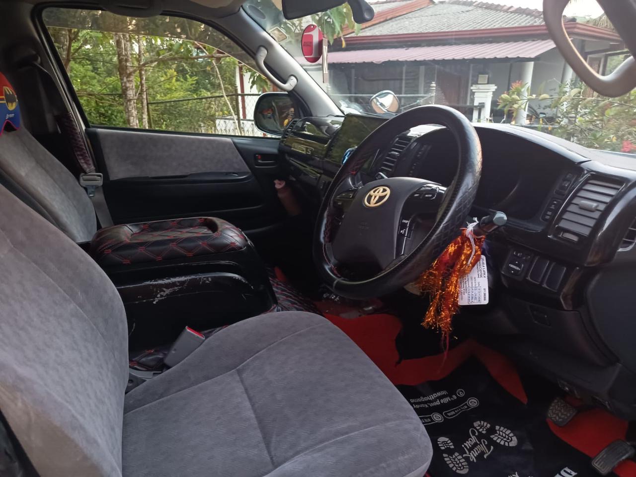 Toyota Super GL 2006 - பயன்படுத்தப்பட்டது வேன் sale in Sri Lanka - patpat.lk