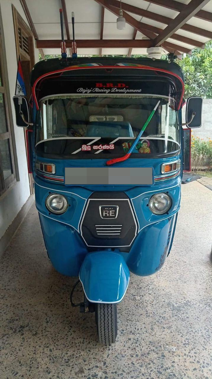 Bajaj Three Wheel 2015