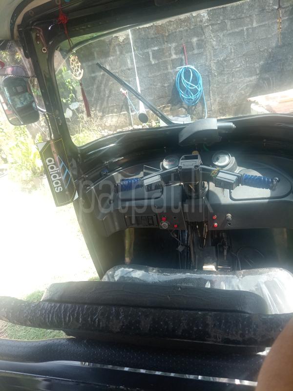 Bajaj Three Wheel 2011 - பயன்படுத்தப்பட்டது முச்சக்கர வண்டி sale in Sri Lanka - patpat.lk