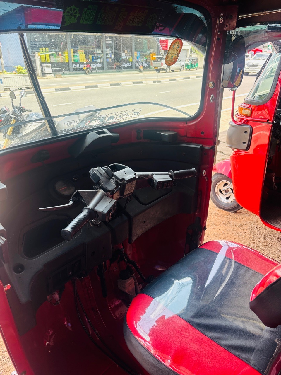 Bajaj Three Wheel 2015 - Used Three wheeler sale in Sri Lanka - patpat.lk