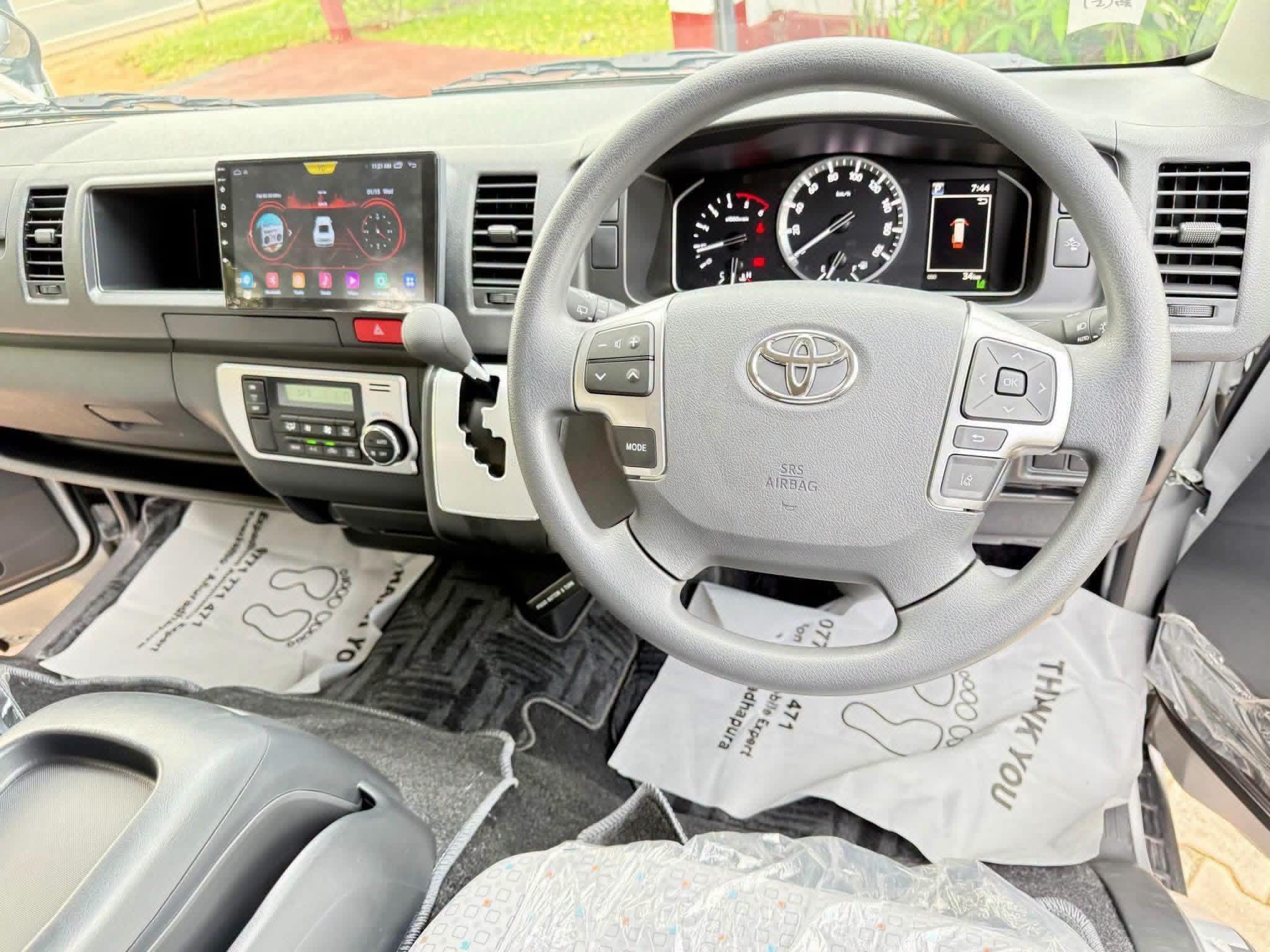 Toyota Hiace 2024 - අලුත් වෑන් රථය sale in Sri Lanka - patpat.lk