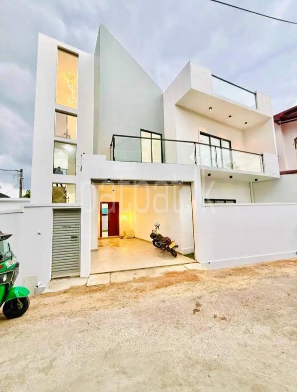 House for Sale in Athurugiriya