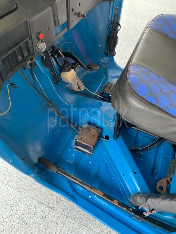 Bajaj 4 stroke 2011 - பயன்படுத்தப்பட்டது முச்சக்கர வண்டி sale in Sri Lanka - patpat.lk
