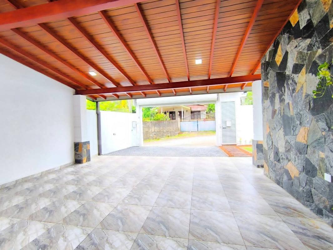 House for Sale in Athurugiriya